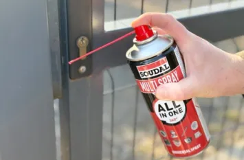Uniwersalny Spray 8 w  1. Czyści. Smaruje. Zabezpiecza